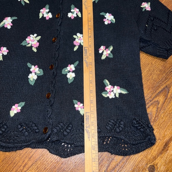 3/$18 Vintage Herman Geist Short Sleeve Embroidered Floral Button Top Size L - Picture 15 of 16